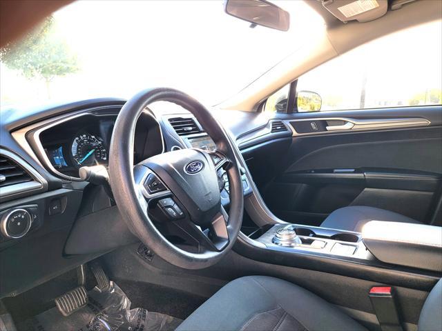 2017 ford fusion se