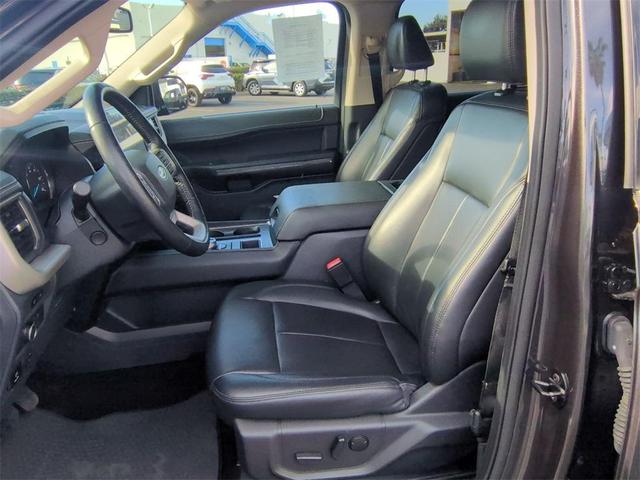 2022 ford expedition xlt