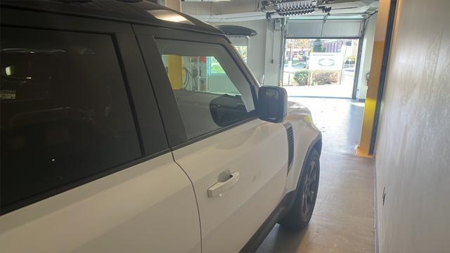 2022 land rover defender 110 se
