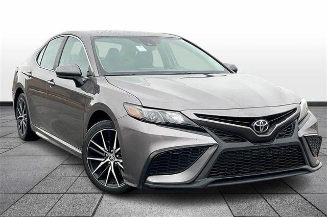 2021 toyota camry se in hutchinson, kansas