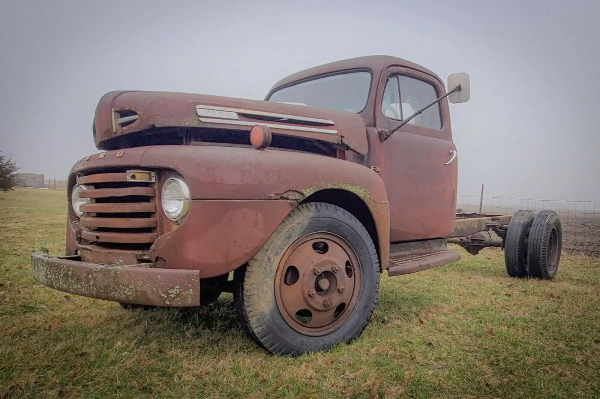 1949 ford f5 cab & chassis truck