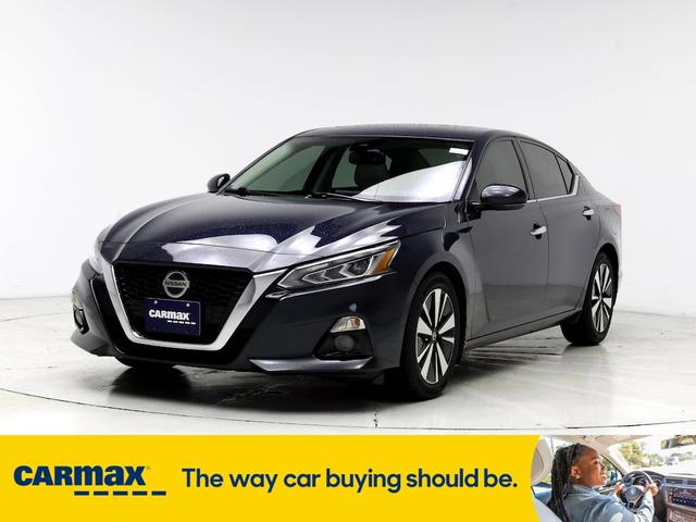 2020 nissan altima sv
