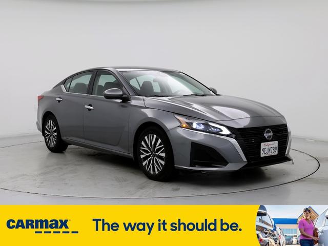 2023 nissan altima sv