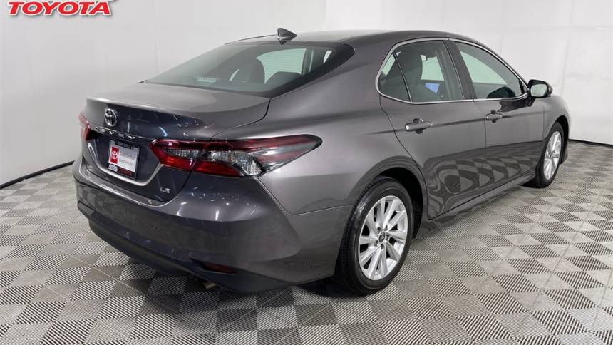2024 toyota camry le