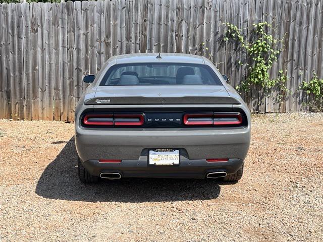 2018 dodge challenger sxt