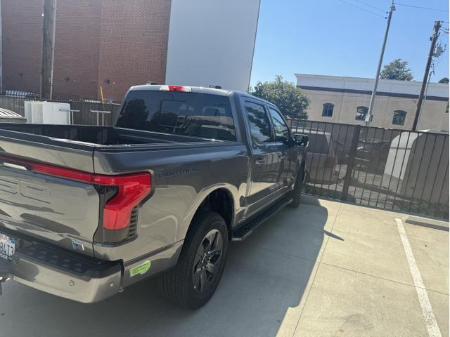 2023 ford f-150 lightning lariat