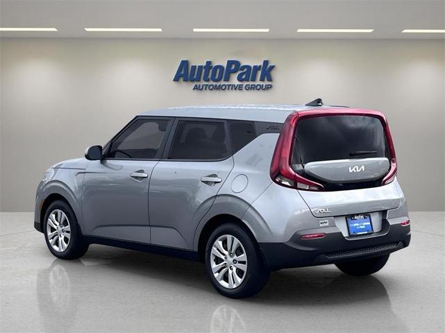 2022 kia soul lx