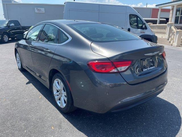 2016 chrysler 200 lx
