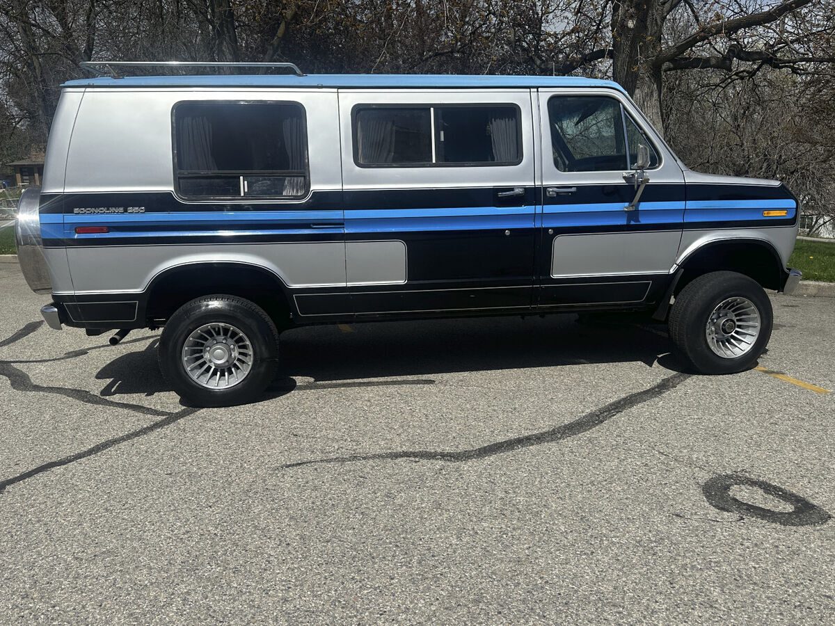 ford e-250 econoline 4x4 pathfinder one owner camper sink ice box go camping !
