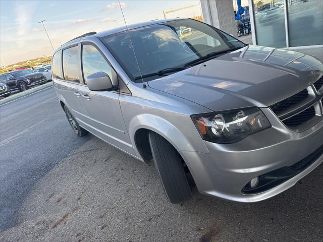 2017 dodge grand caravan gt
