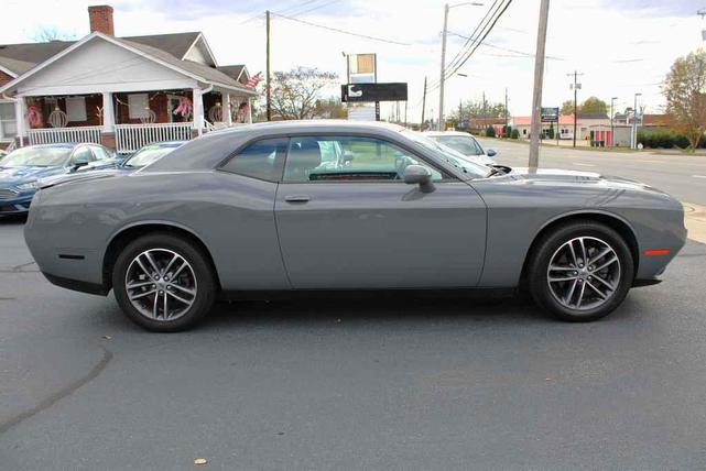 2019 dodge challenger sxt