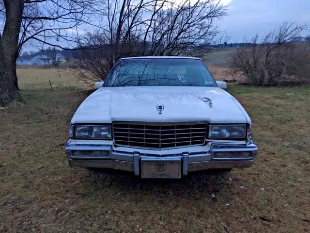 1993 cadillac deville sedan 4-door 4.9l v8 white
