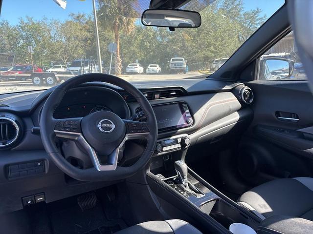 2022 nissan kicks sr