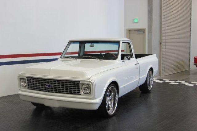 1972 chevy c10 shortbed fleetside with fuel injection and raceline wheels
