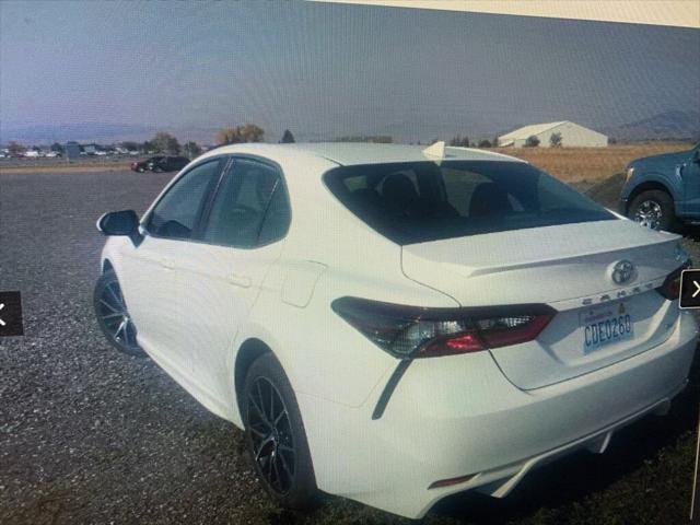2022 toyota camry se