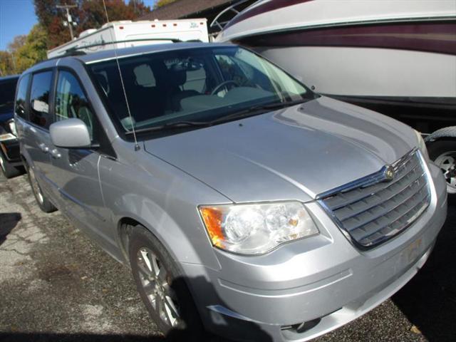 2010 chrysler town & country touring