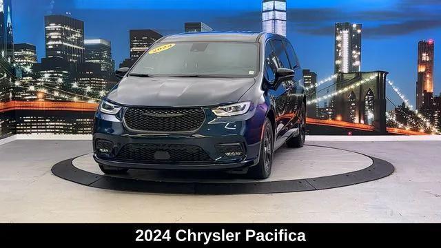 2024 chrysler pacifica hybrid select