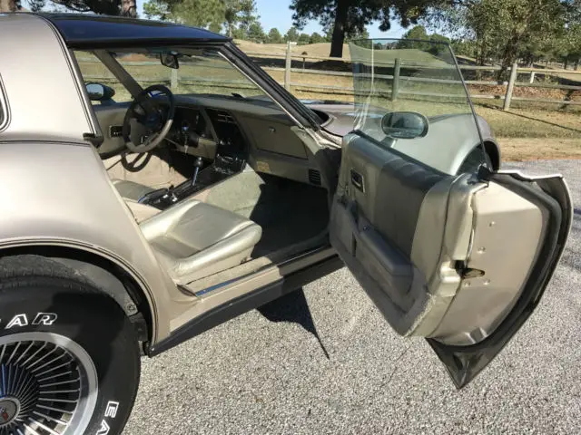 82 collector edition corvette, only 31k miles, silver, original, runs great!
