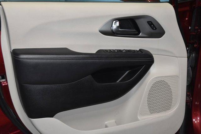 2022 chrysler pacifica touring-l