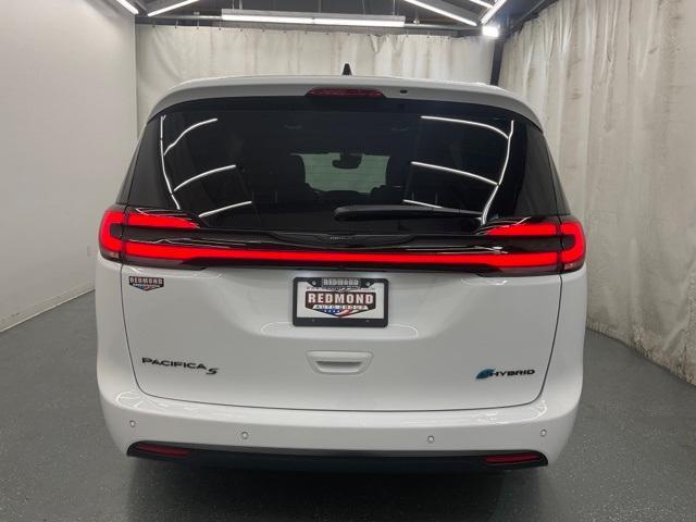 2024 chrysler pacifica hybrid select