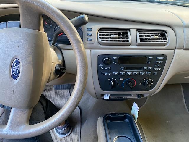 2006 ford taurus se