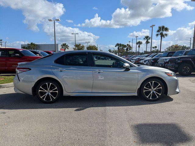 2019 toyota camry se