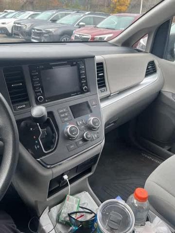 2019 toyota sienna le