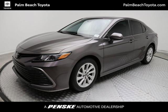 2022 toyota camry le