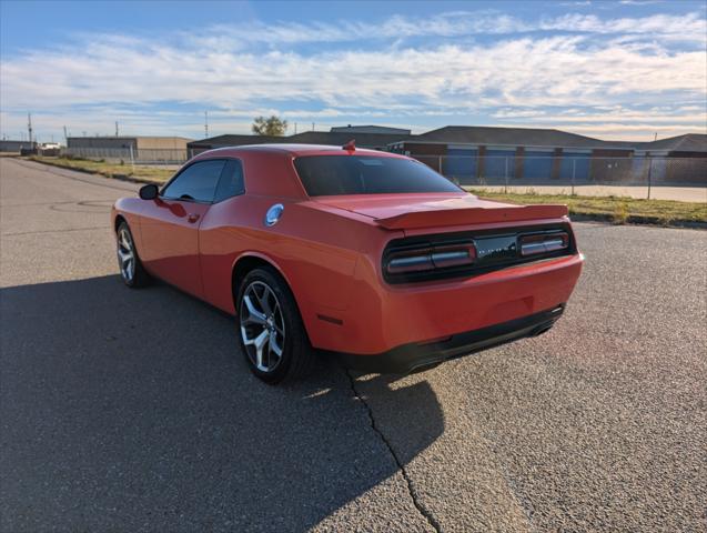 2016 dodge challenger sxt
