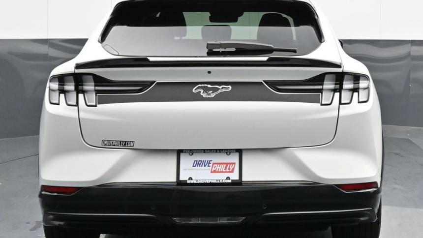 2022 ford mustang mach-e premium