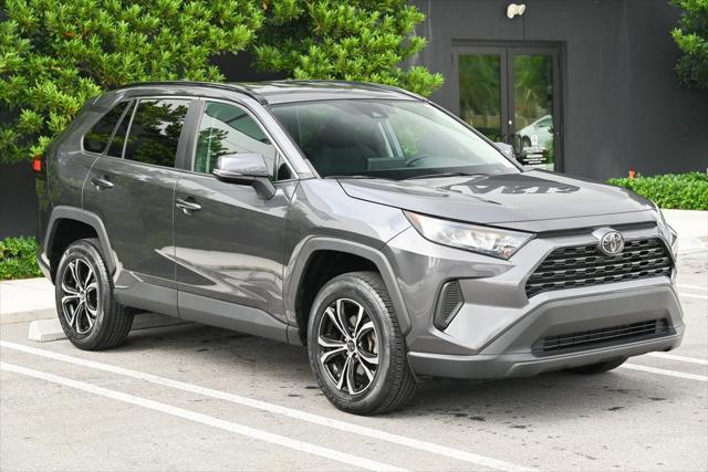 2021 toyota rav4 le