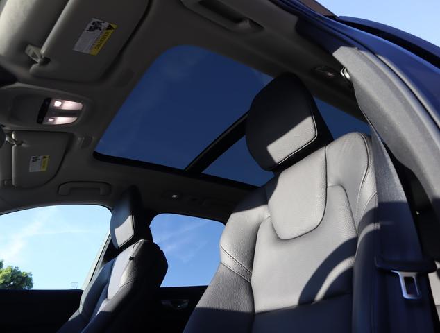 2024 volvo xc60 b5 awd plus dark theme