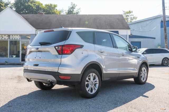 2019 ford escape se