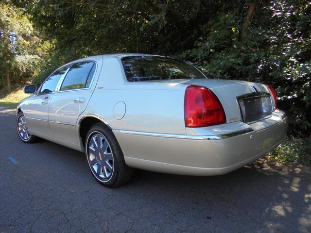2005 lincoln town car signature
