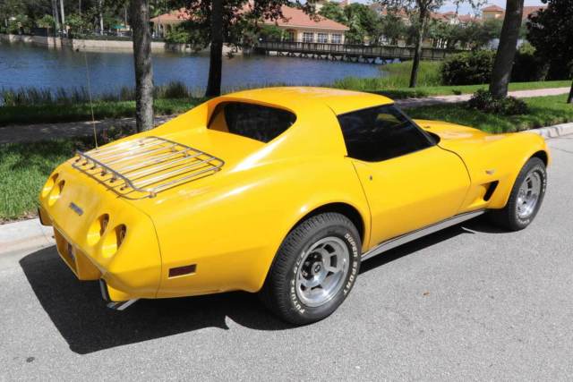 1977 chevrolet corvette coupe 2-door 5.7l
