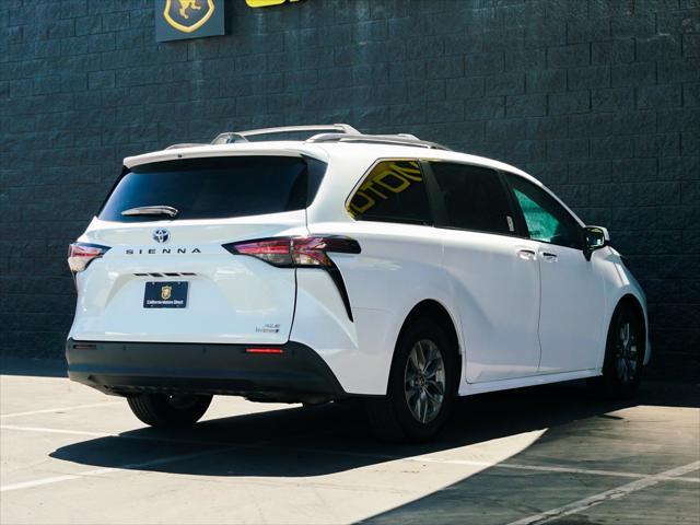 2022 toyota sienna xle 8 passenger