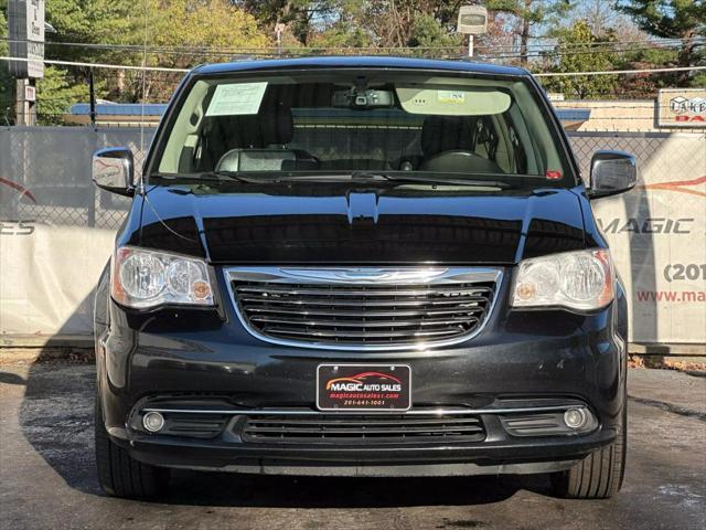 2013 chrysler town & country touring-l