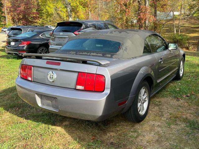 2006 ford mustang deluxe