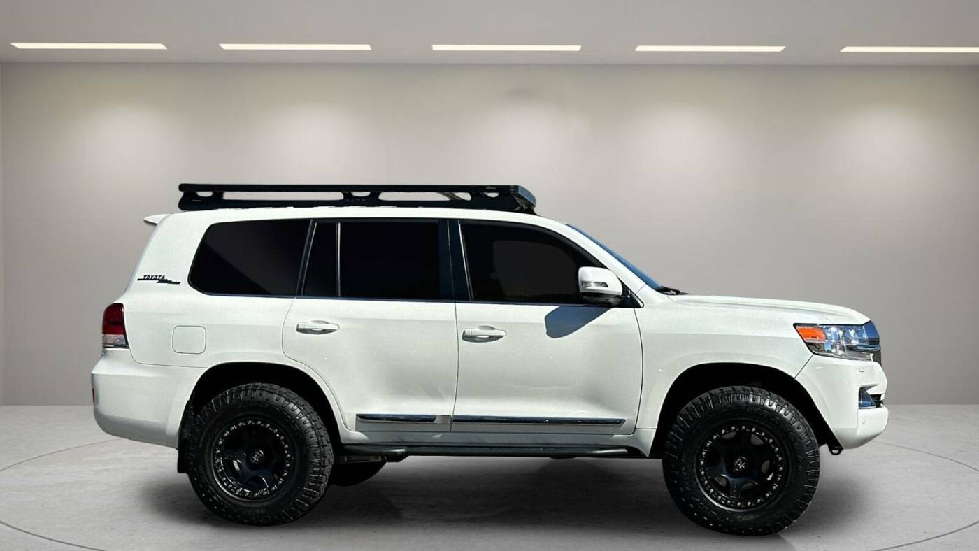 2018 toyota land cruiser base