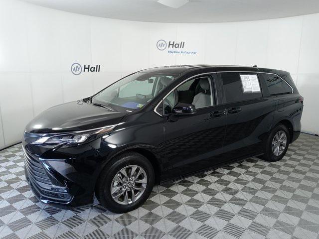 2024 toyota sienna le