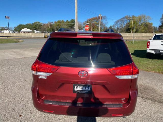 2013 toyota sienna le