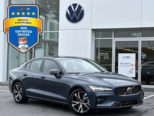 2024 volvo s60 b5 core dark theme