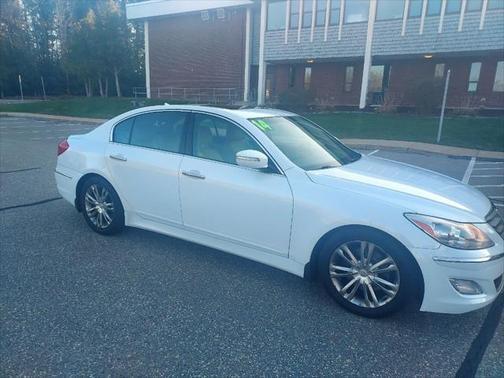 2014 hyundai genesis in co bluffs, iowa