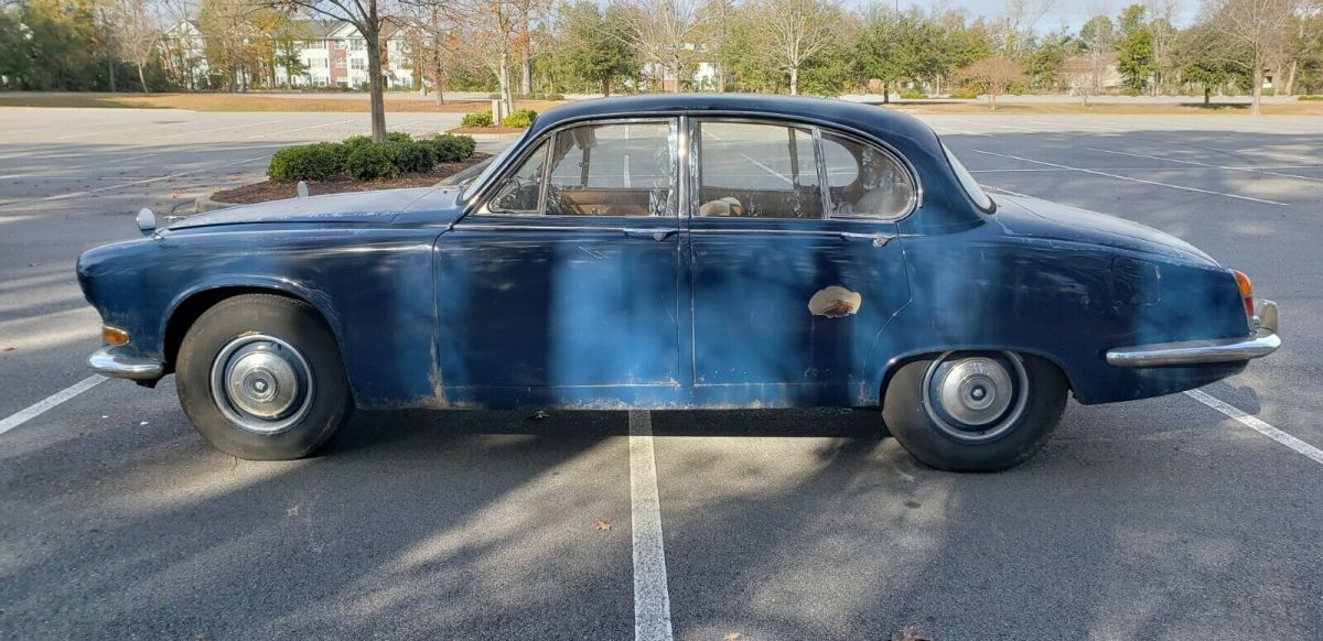 1967 jaguar 420 sedan right hand drive. barn find. 58000 miles needs restioed