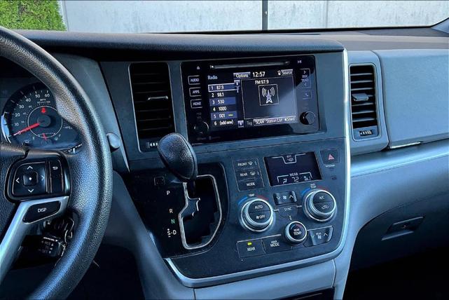 2015 toyota sienna le