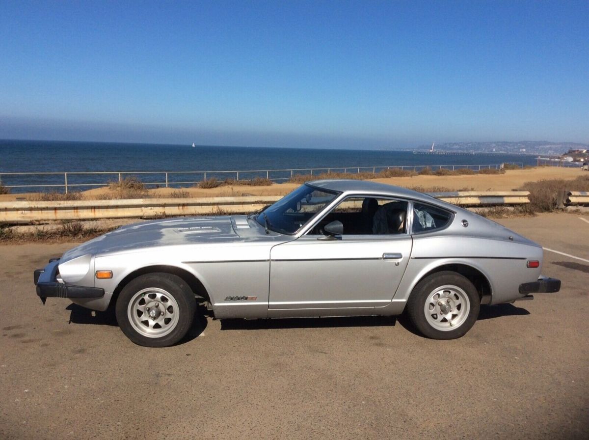 1978 datsun 240z / 260z / 280z hatchback grey rwd automatic silver / black