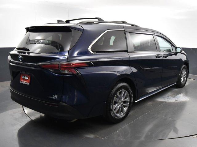 2022 toyota sienna le