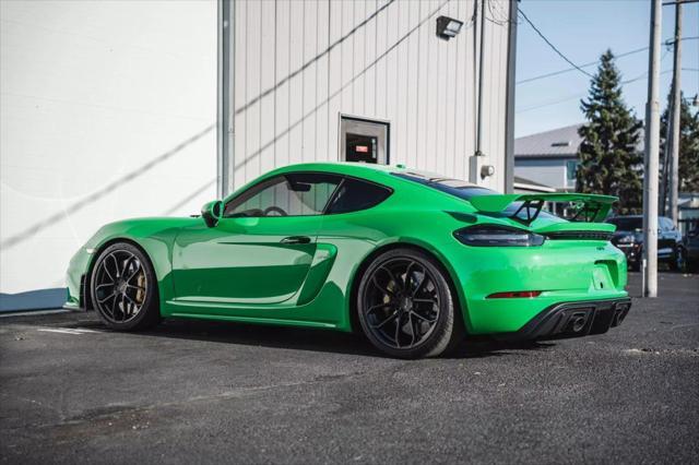 2022 porsche 718 cayman gt4