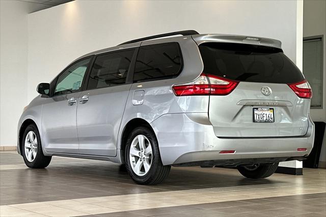 2015 toyota sienna le