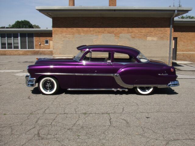 1954 pontiac chieftain deluxe eight series 27 sedan 2 door